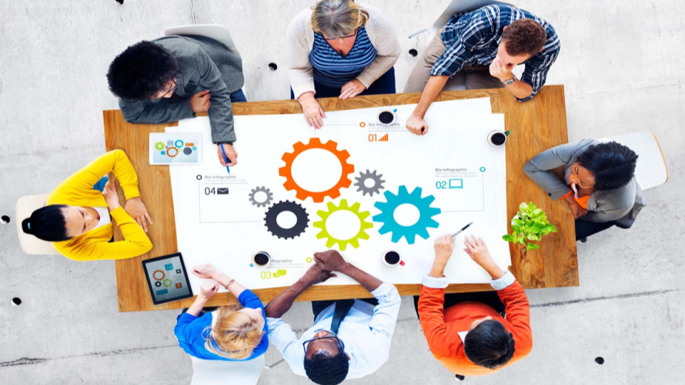 Doanh nghiệp vận hành bằng hệ thống hay bằng con người?